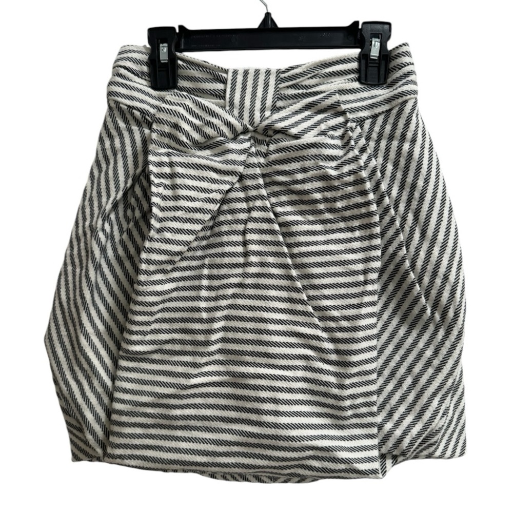 Eva Franco Skirt, size 0, Black/off white